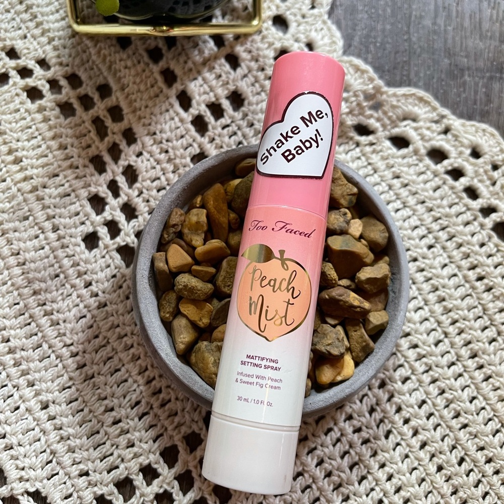 Travel Size Peach Mist Setting Spray
OIL FREE MATTE FINISH
30mL / 1.0 Fl. Oz.